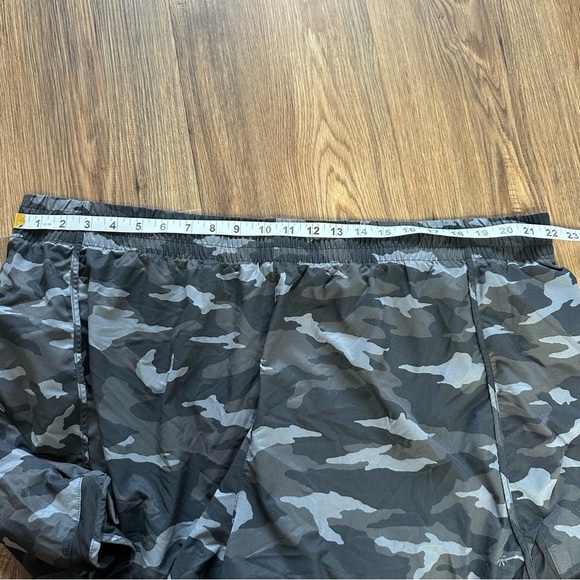 Athleta Womens Printed Mesh Racer Run Short 4" Camo 3XL Running Gym Workout - Picture 9 of 11